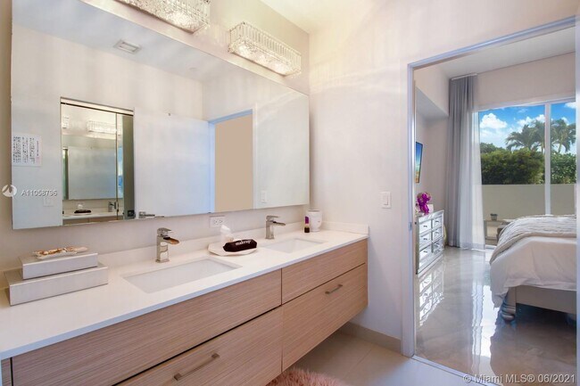 Foto del edificio - 600 NE 27th St