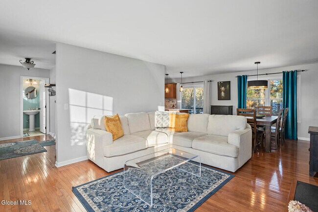 Foto del edificio - 8 Backstretch Ct