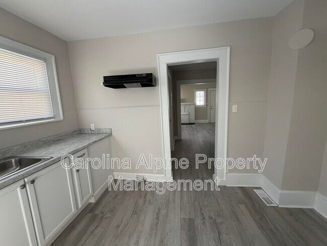 Foto del edificio - 1621 N Hamilton St