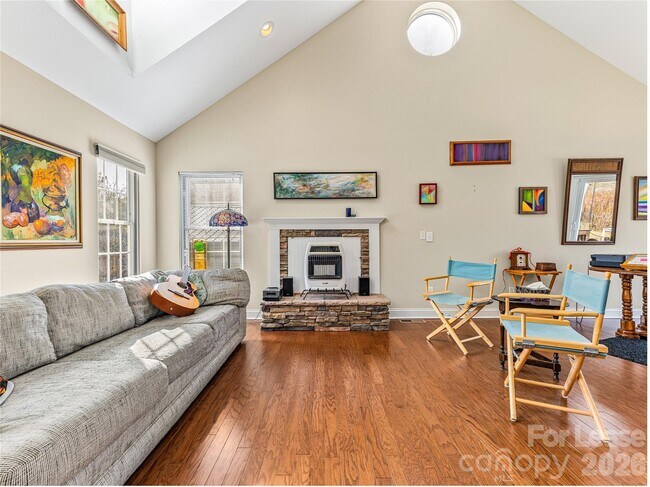 Building Photo - 14 Hildebrand St