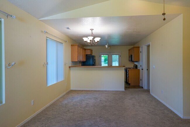 Foto del edificio - July 1st move in