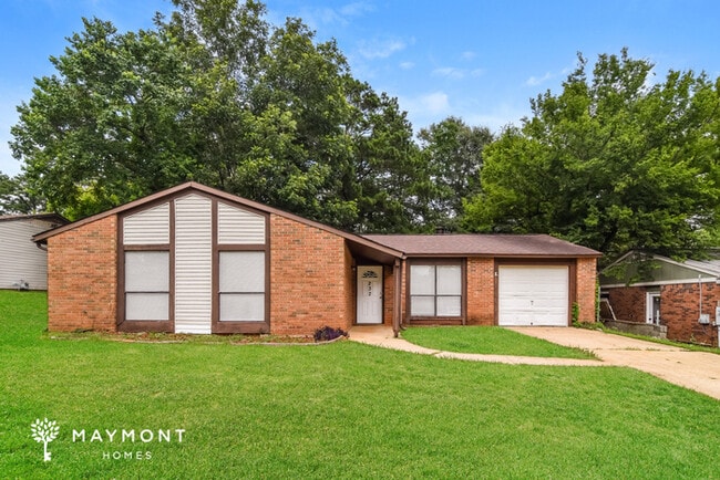 Building Photo - 232 Pinewood Dr