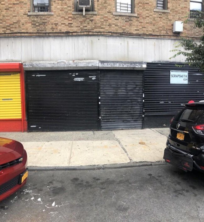 Building Photo - 634 Walton Avenue