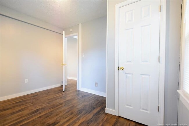 Building Photo - 809 Varsity Dr