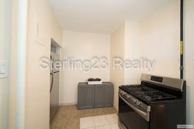 Foto del edificio - 1 bedroom in ASTORIA NY 11105
