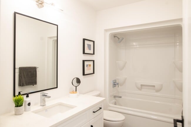 Building Photo - 584 Gertrude Avenue