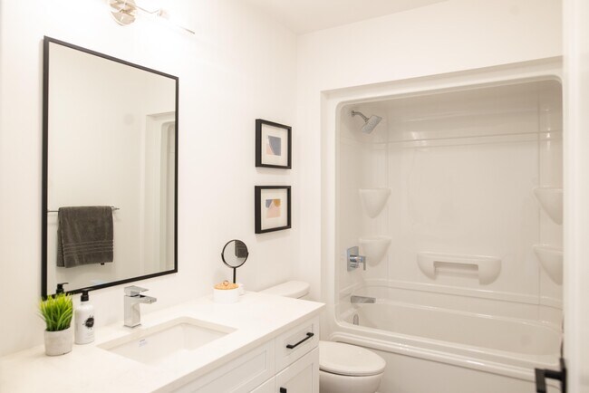 Photo du bâtiment - 584 Gertrude Avenue