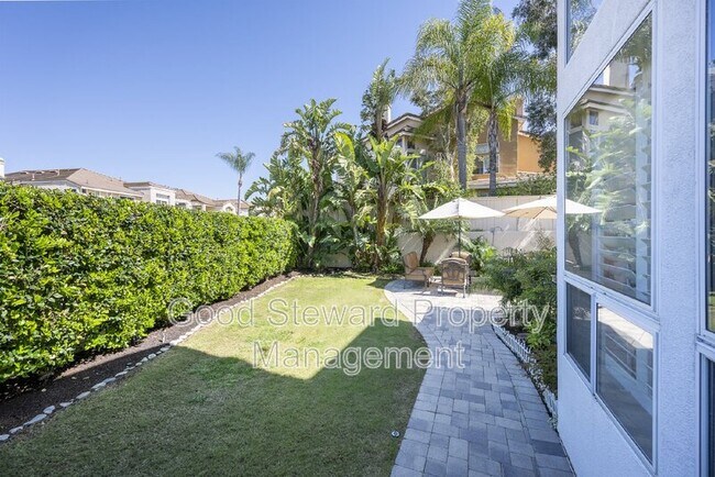 Foto del edificio - 8258 Birch Tree Ln