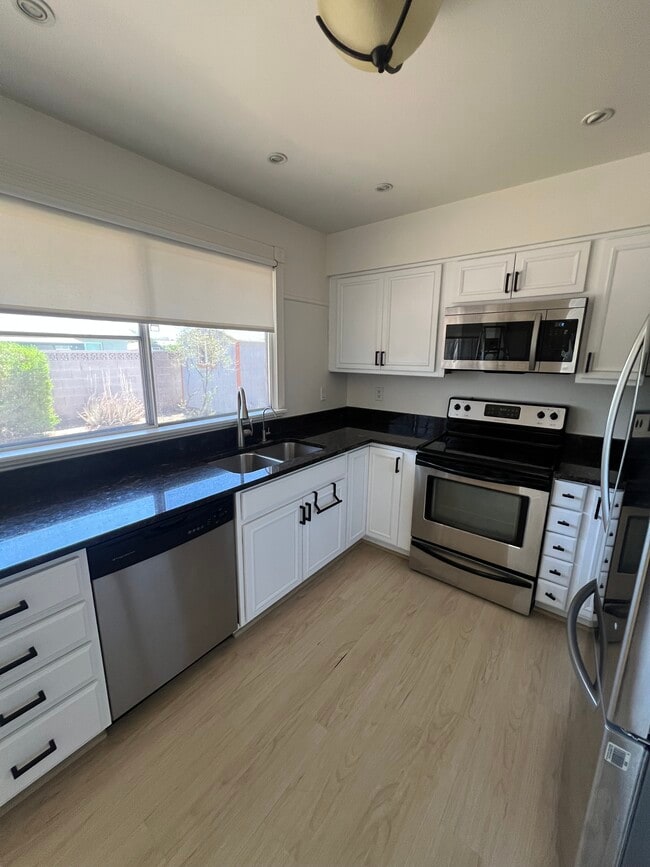 Kitchen - 4435 S Stanley Pl