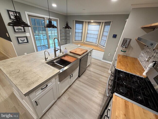 Building Photo - 75 Karen Ln