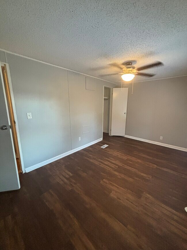 Foto del edificio - 200 Raider Ln