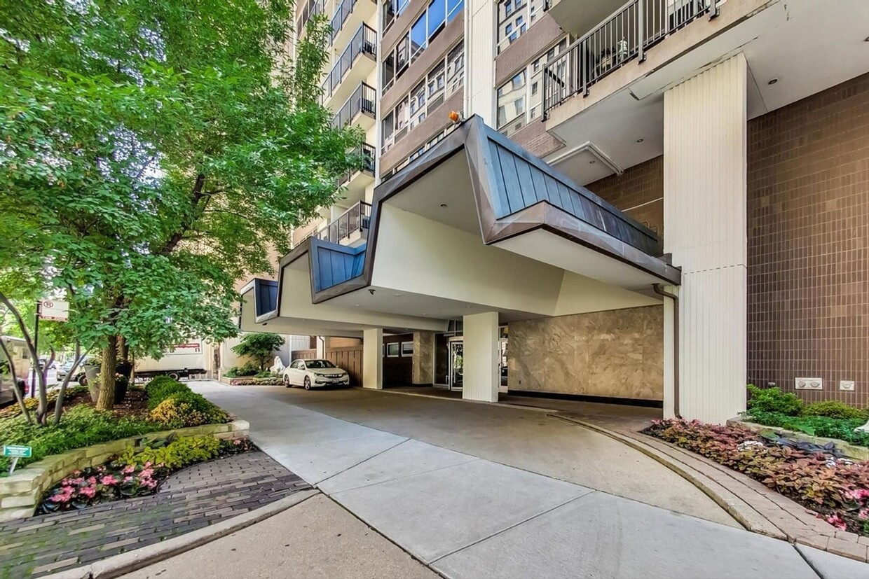 Foto principal - Charming 1BR Condo in Chicago