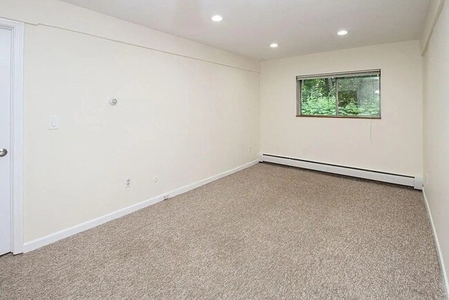 Building Photo - 144 Kenrick St