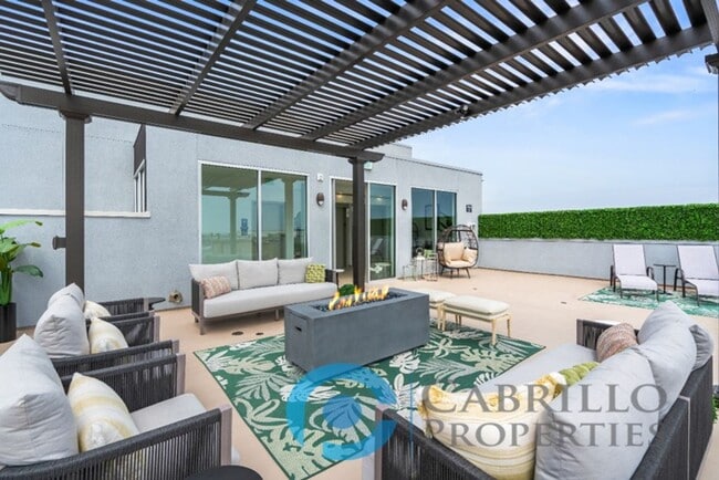 Interior Photo - Vadara West