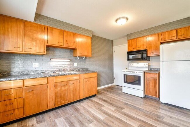 Building Photo - 5105 Kingshill Dr