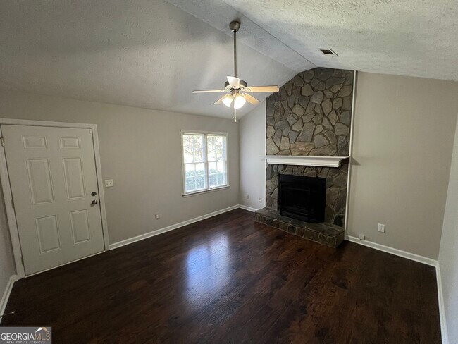 Foto del edificio - 2735 Fairlane Dr