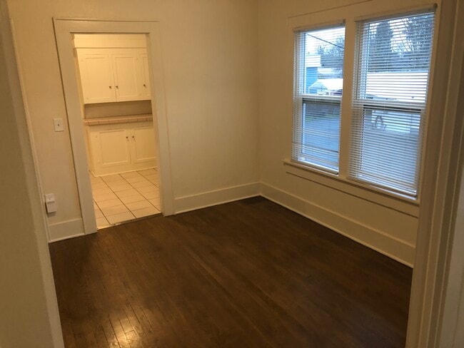 Building Photo - 668 Jefferson St