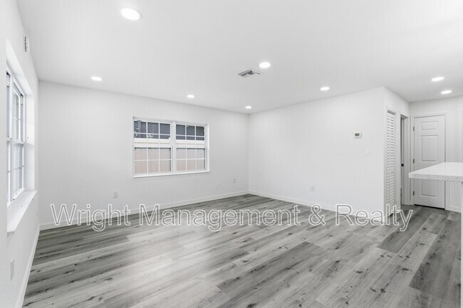 Foto del edificio - 3029 Corona Dr