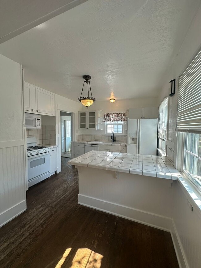 Building Photo - 3 Bedroom House with basement