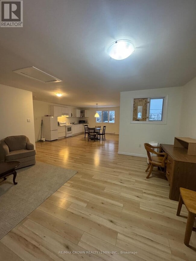 Building Photo - 652 Scollard St