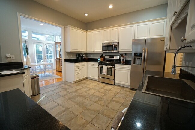 Building Photo - 3 / 2.5 / 2  Pool Home in South Tampa