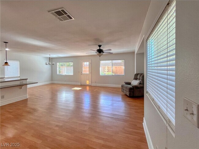 Building Photo - 259 Dogleg Dr