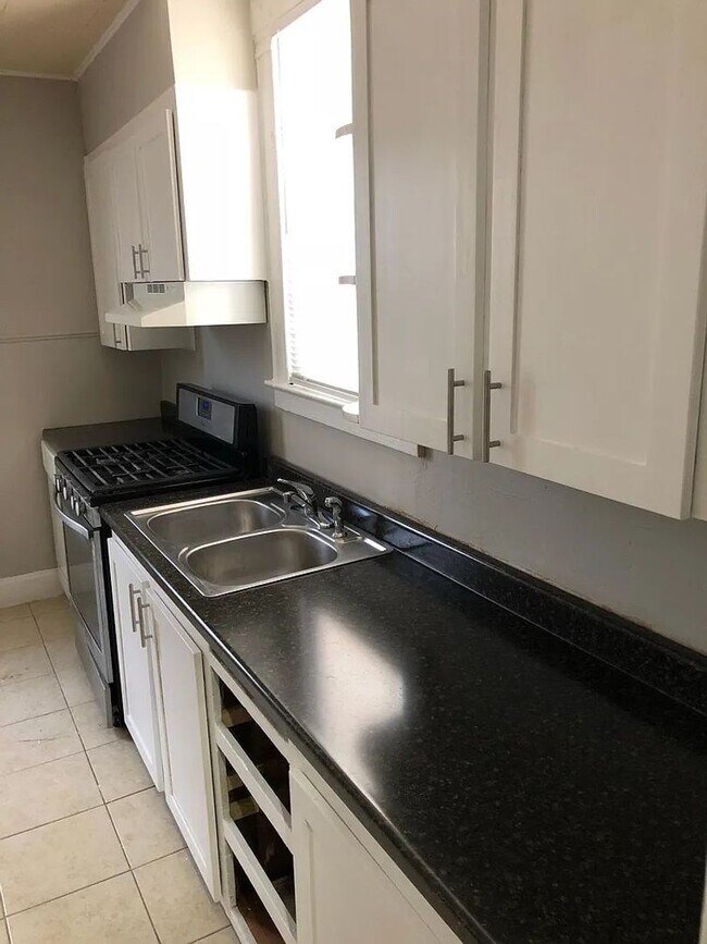 Foto del edificio - 2 bed/1 bath, 900 sq ft home!