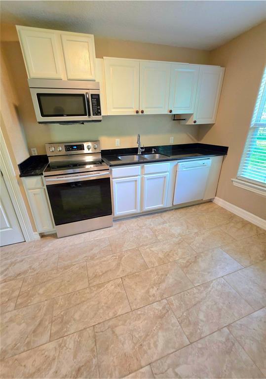 Building Photo - 1008 Southampton Dr