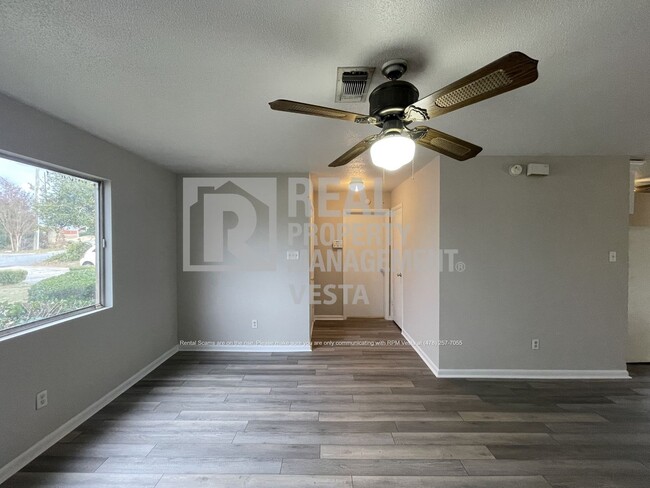 Foto del edificio - Spacious Three Bedroom Home in Warner Robins