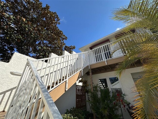 Building Photo - 1420 Water View Dr W