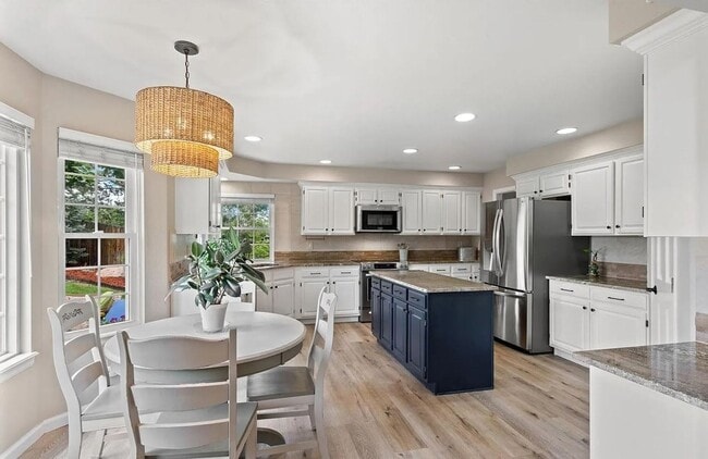 Building Photo - 318 Clare Dr