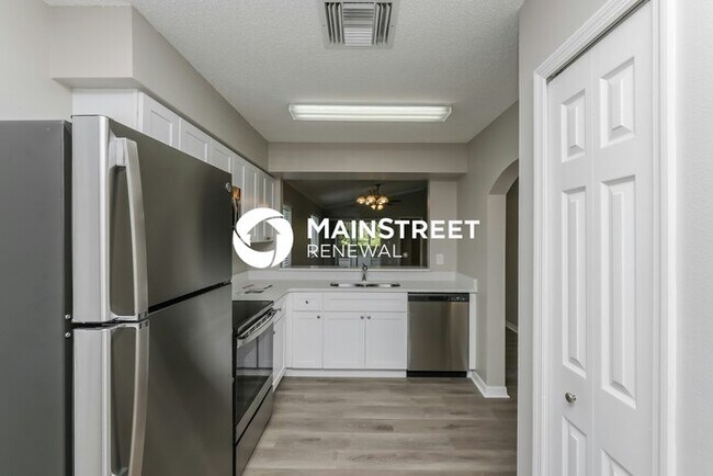 Building Photo - 3 Bedroom Pet-Friendly Home in PLANT CITY, FL with Main Street Renewal