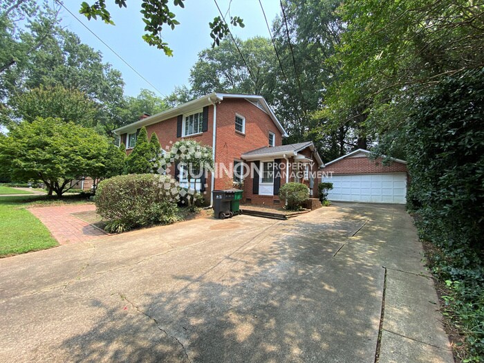 Primary Photo - Charming 3 bed, 2.5 bath