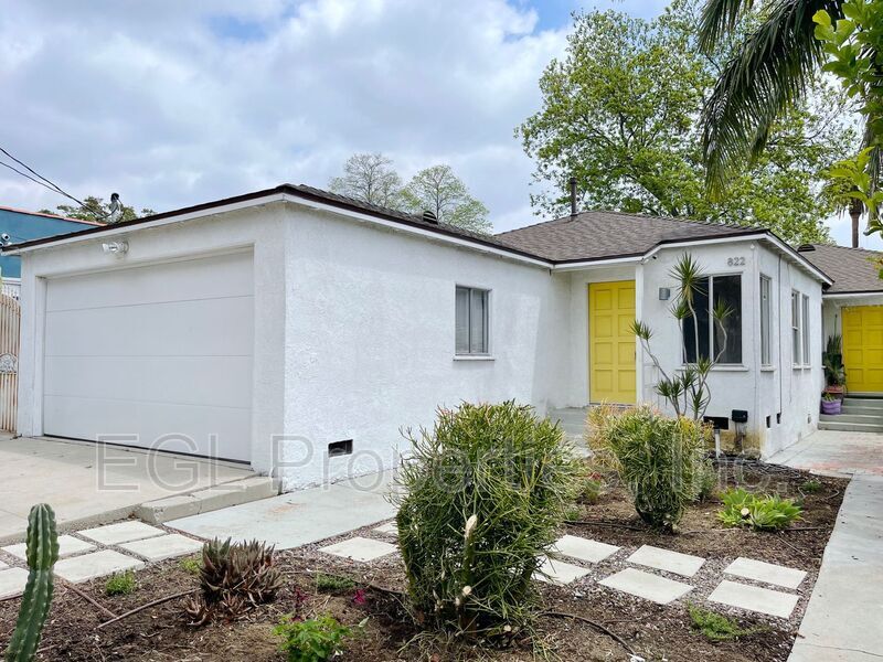 Primary Photo - 822 N Benton Way