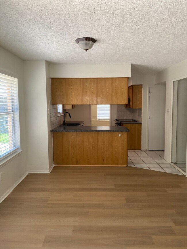 Foto del edificio - Super home situated in the Shady Oaks Addi...