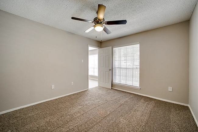 Building Photo - 1032 San Jacinto Dr