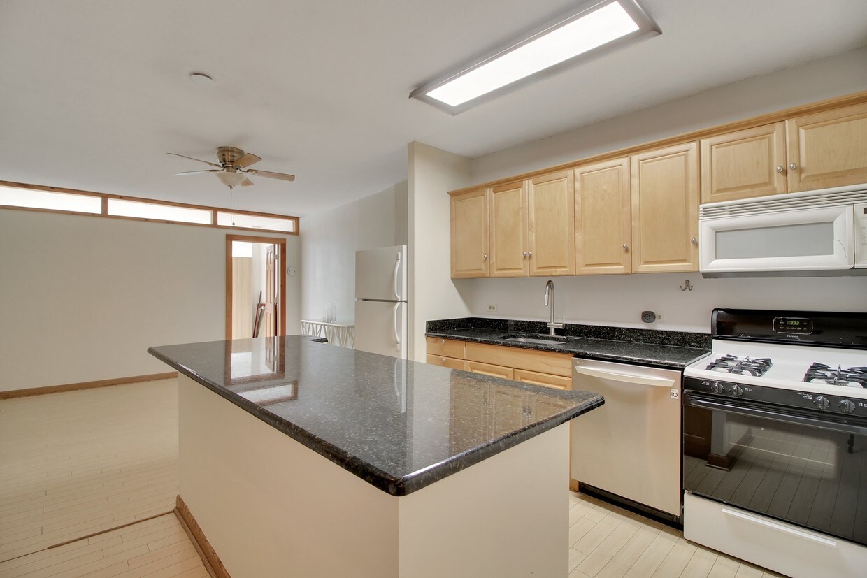 7004 Boulevard E, Guttenberg, NJ 07093 Condo for Rent in Guttenberg