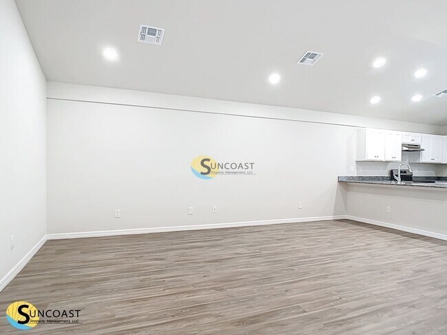 Foto del edificio - 17133 Thompson Ave