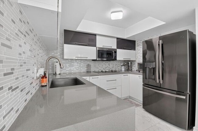 Foto del edificio - 4310 Village Dr