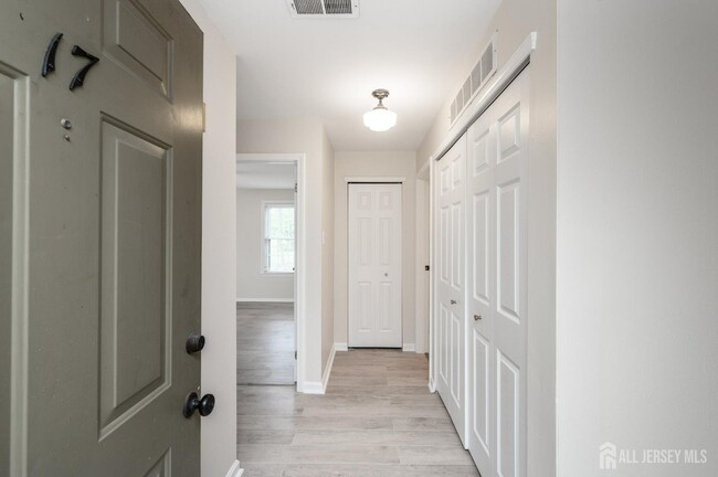 Building Photo - 17 Chelmsford Ct