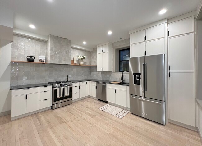 Building Photo - 4852 W 30th St