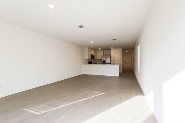 Building Photo - 609 Craven St