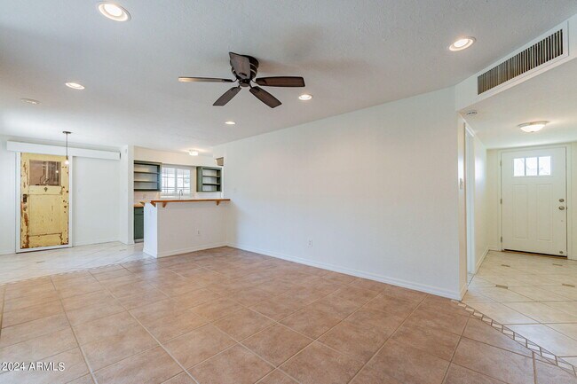 Foto del edificio - 4022 E Devonshire Ave