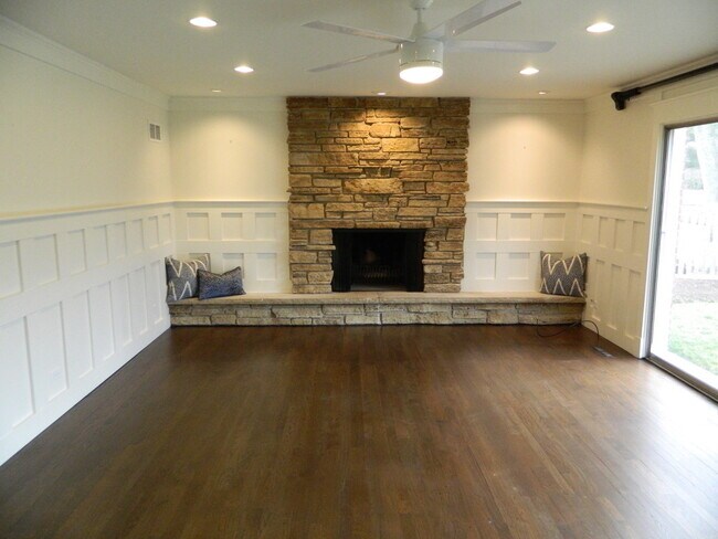 Building Photo - 3009 Iroquois Rd