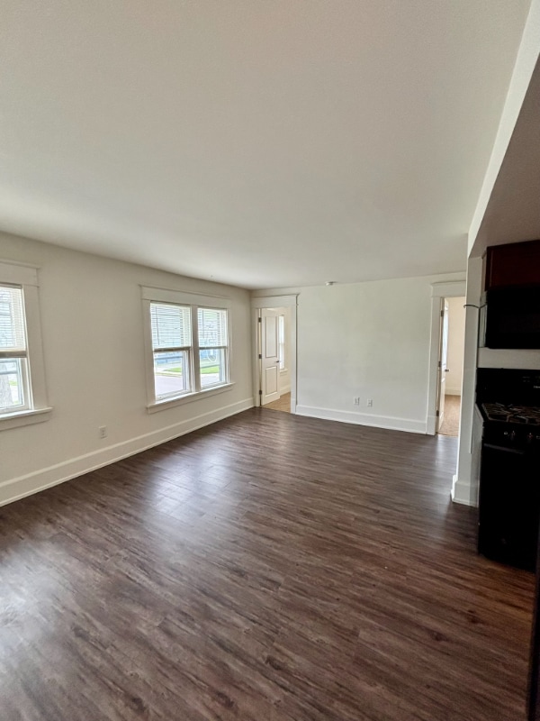 Building Photo - 90 Laverack Ave