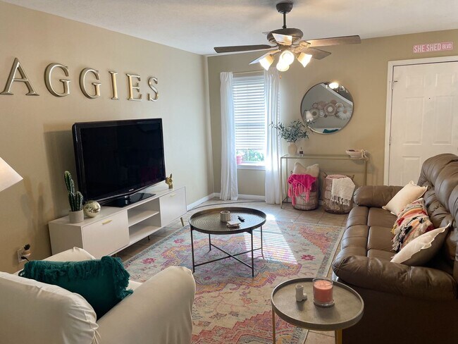 Foto del edificio - Beautiful 4 Bed, 4.5 Bath Minutes from Cam...