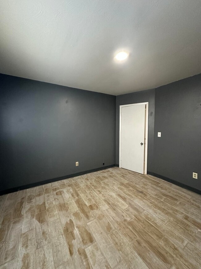 Building Photo - 1212 E St