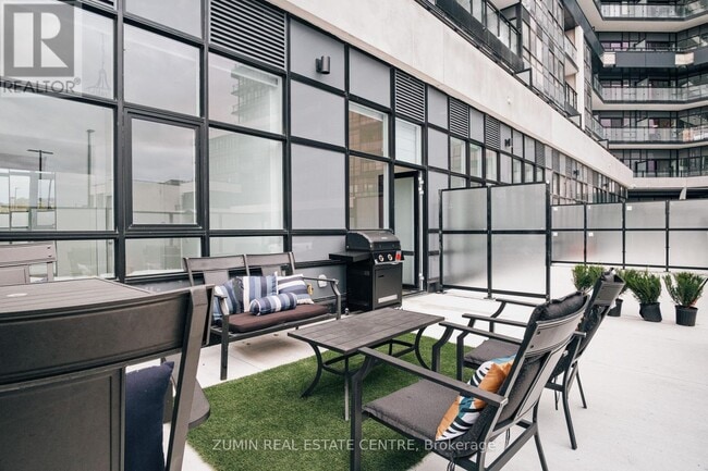 Building Photo - 395 Dundas St W