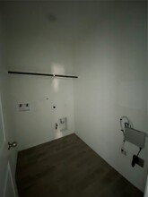 Building Photo - 210 Emory Birch