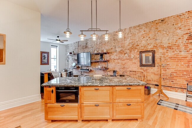 Building Photo - 405 W 3rd St Building Photo - 405 W 3rd St